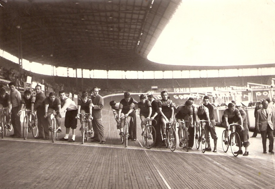 S077F.jpg (193261 byte)